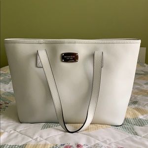 MICHAEL KORS WHITE TOTE BAG (feel free to bargain)